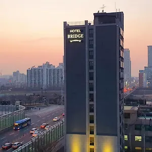 Hotel Bridge, Seúl